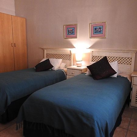 Mosselbay Backpackers Hostel Мозел Бей Екстериор снимка