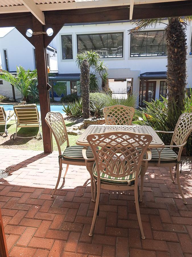 Mosselbay Backpackers Hostel Мозел Бей Екстериор снимка