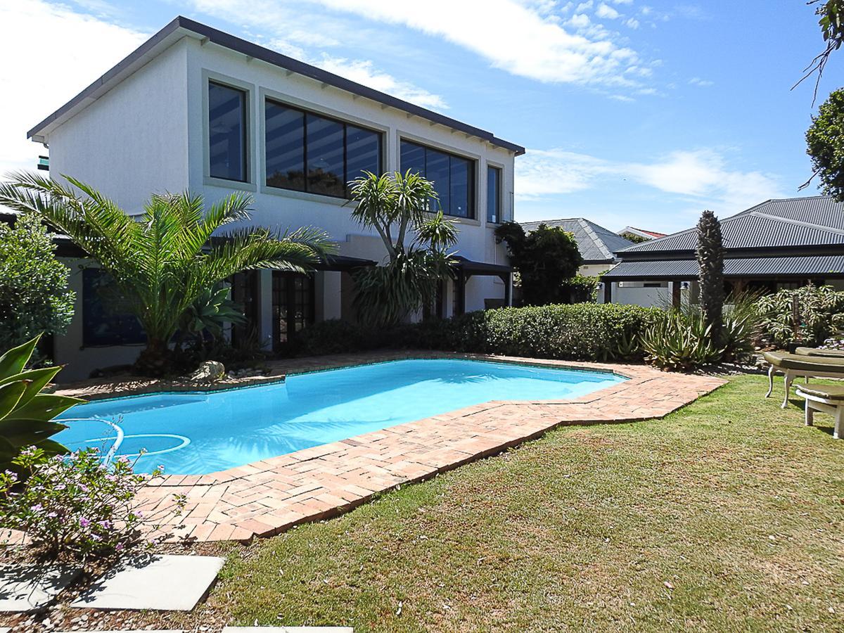 Mosselbay Backpackers Hostel Мозел Бей Екстериор снимка