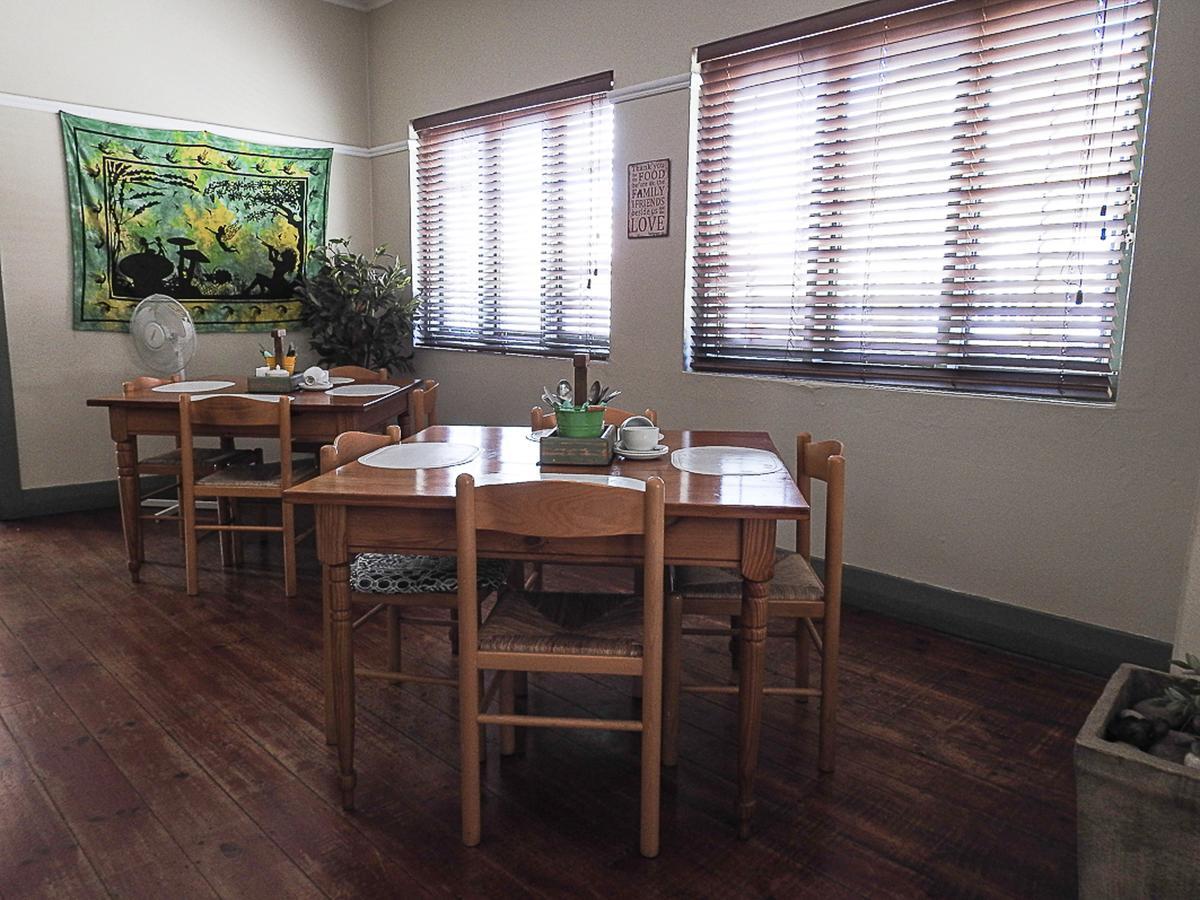 Mosselbay Backpackers Hostel Мозел Бей Екстериор снимка
