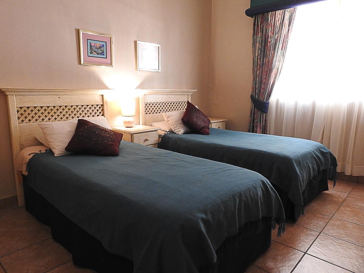 Mosselbay Backpackers Hostel Мозел Бей Екстериор снимка
