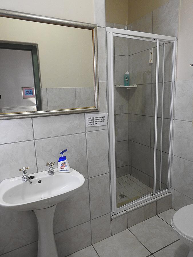 Mosselbay Backpackers Hostel Мозел Бей Екстериор снимка