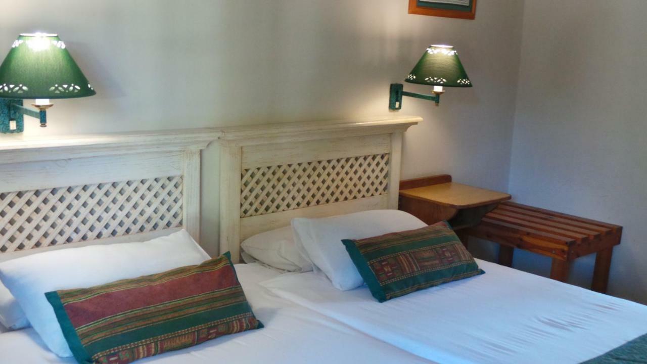 Mosselbay Backpackers Hostel Мозел Бей Екстериор снимка