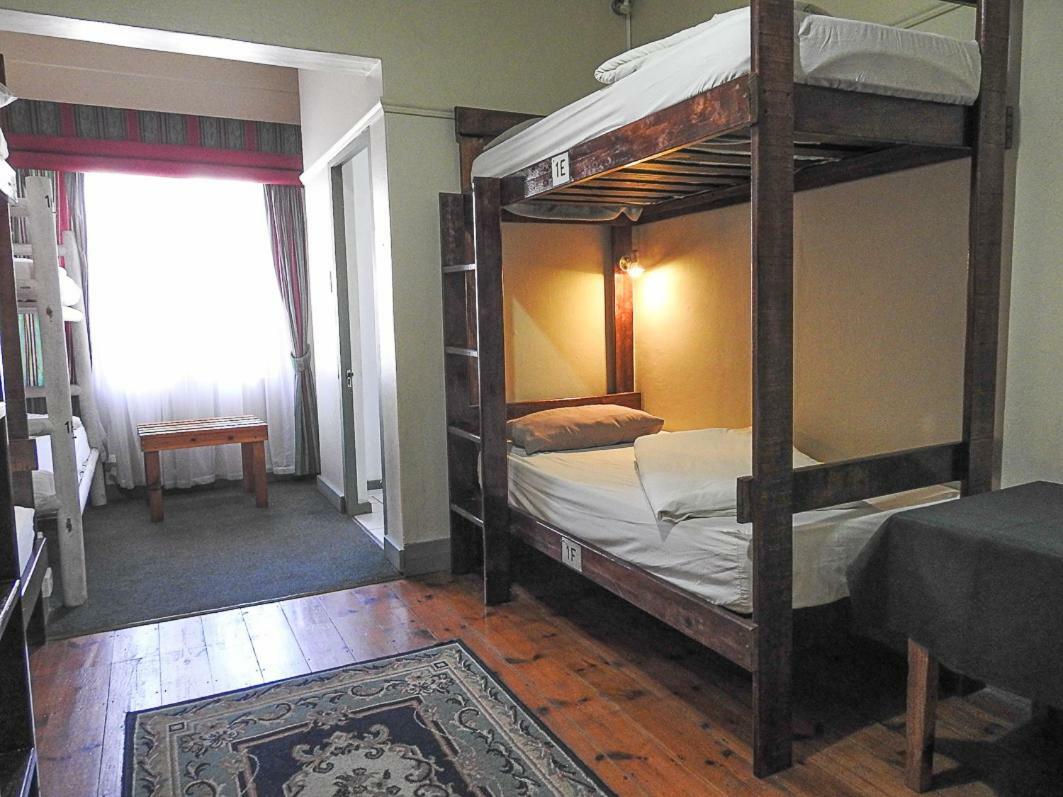 Mosselbay Backpackers Hostel Мозел Бей Екстериор снимка