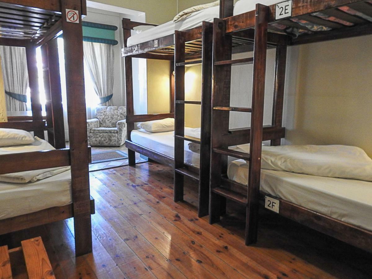 Mosselbay Backpackers Hostel Мозел Бей Екстериор снимка