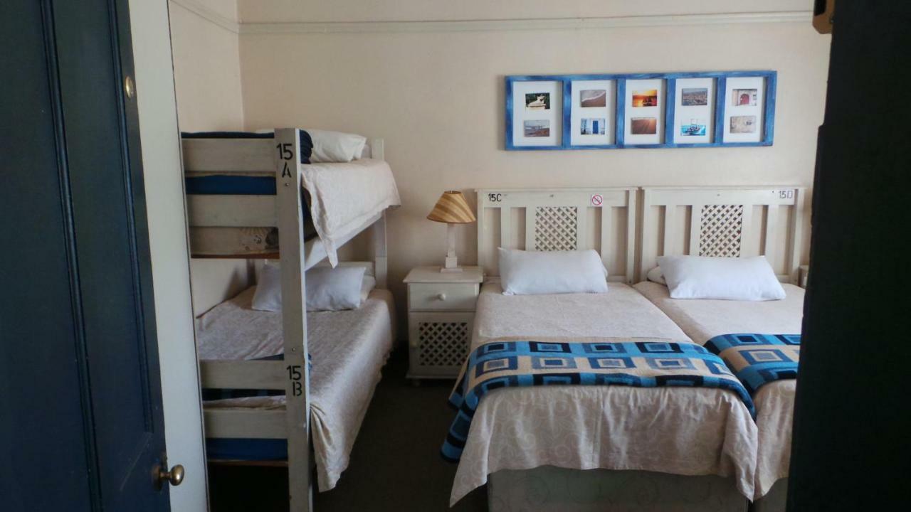 Mosselbay Backpackers Hostel Мозел Бей Екстериор снимка