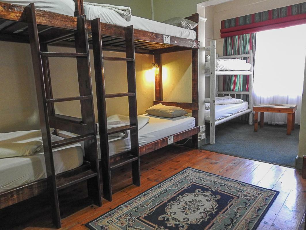 Mosselbay Backpackers Hostel Мозел Бей Екстериор снимка