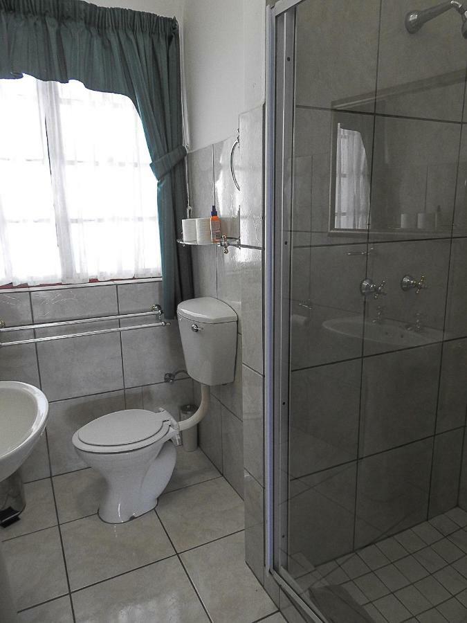 Mosselbay Backpackers Hostel Мозел Бей Екстериор снимка