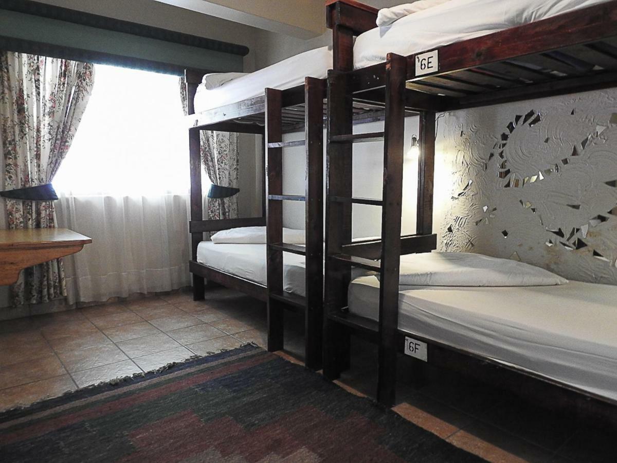 Mosselbay Backpackers Hostel Мозел Бей Екстериор снимка