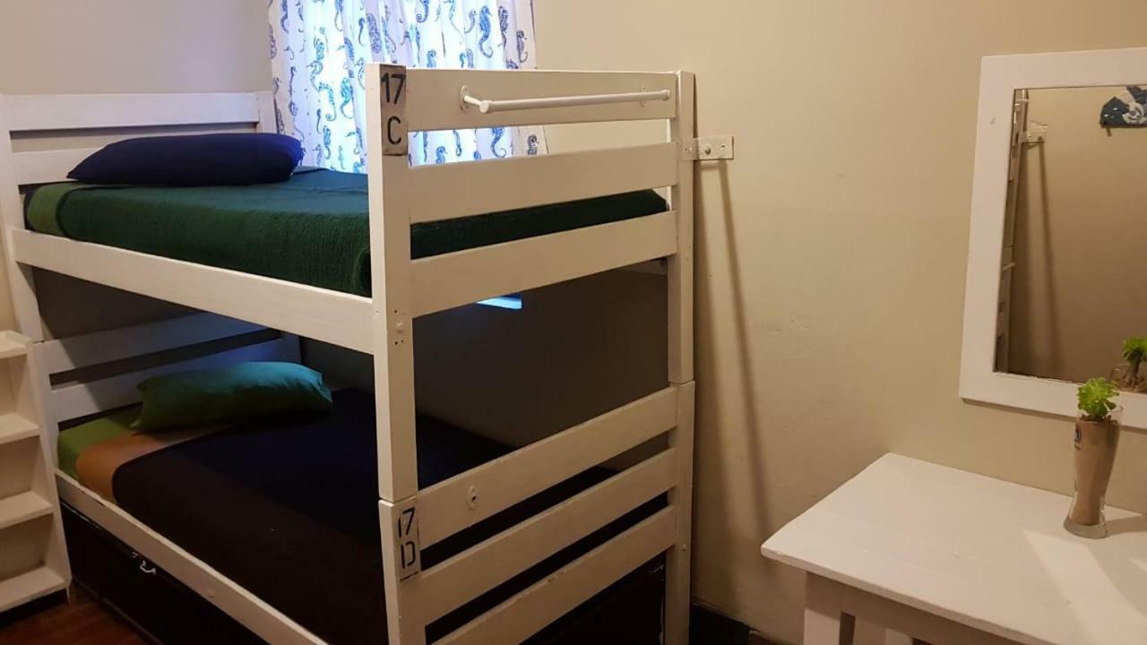 Mosselbay Backpackers Hostel Мозел Бей Екстериор снимка