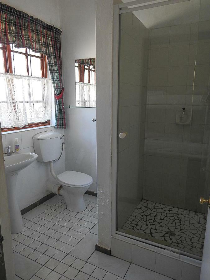 Mosselbay Backpackers Hostel Мозел Бей Екстериор снимка