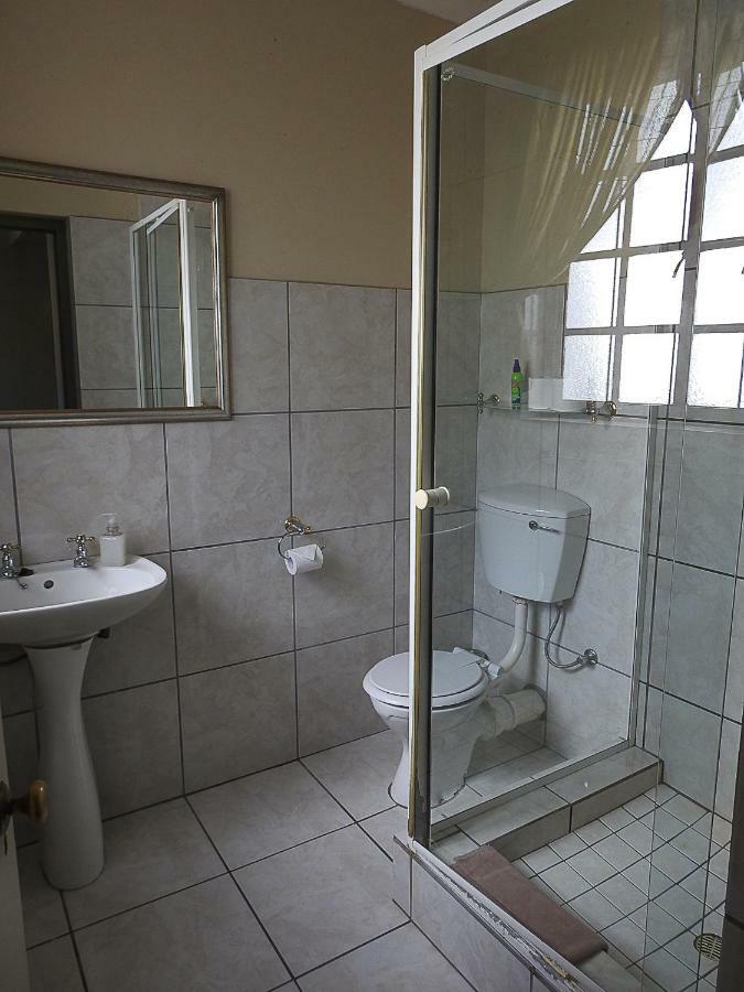 Mosselbay Backpackers Hostel Мозел Бей Екстериор снимка