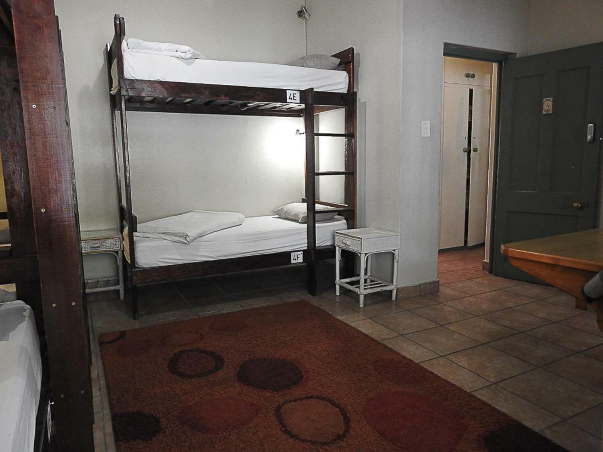 Mosselbay Backpackers Hostel Мозел Бей Екстериор снимка